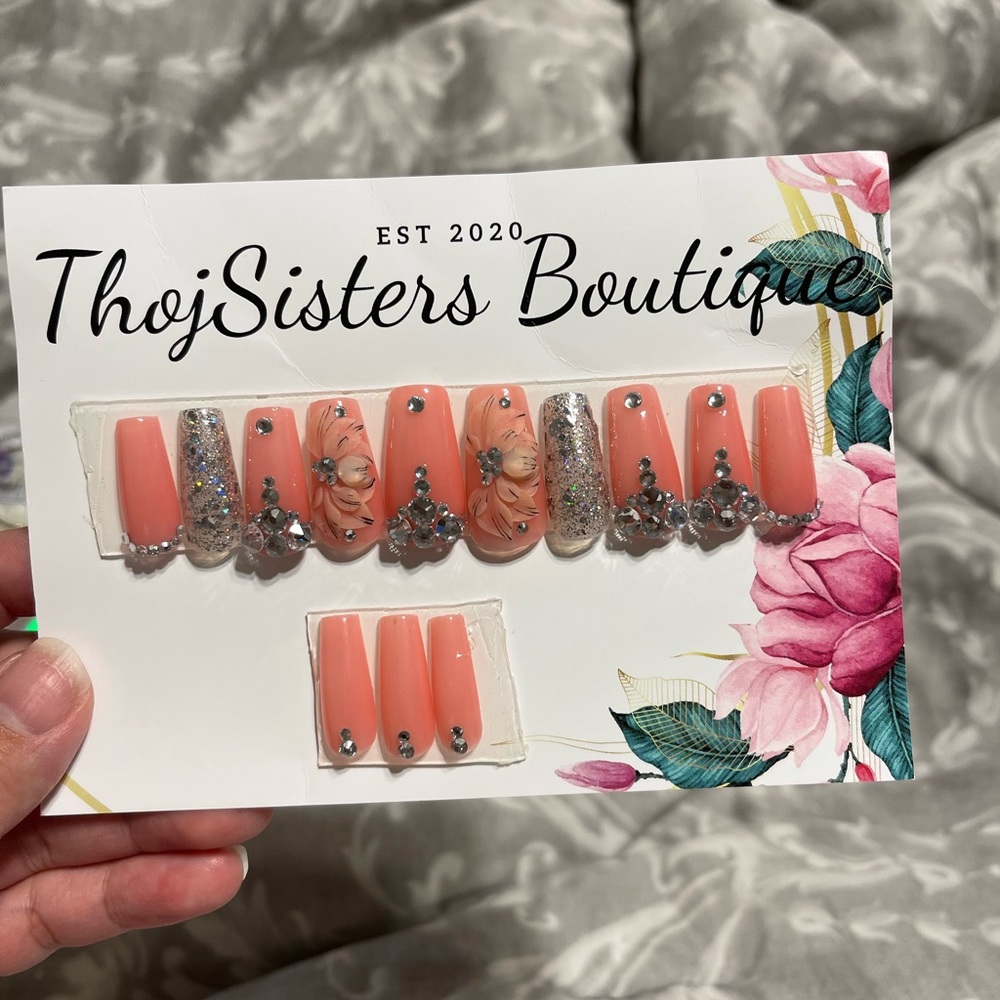 Press on nails